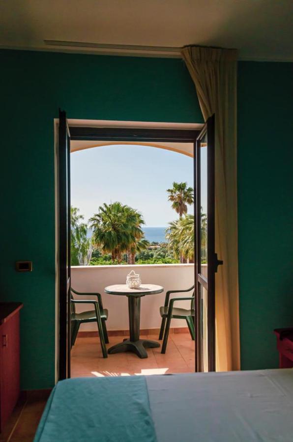 Costa Degli Dei Resort Capo Vaticano Exterior foto